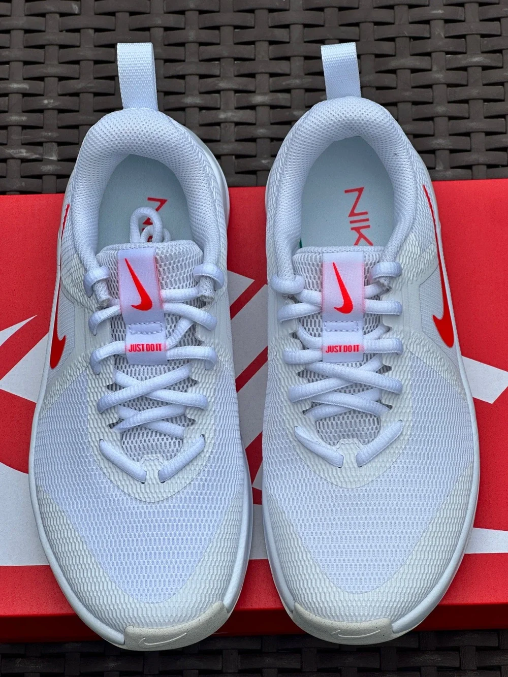 Nike MC Trainer 3 Low Casual Sneaker Womens 6 (fits Unisex Youth GS US 4.5)